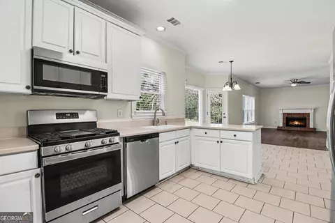 Kitchen - 7170 Threadstone Overlook, Duluth, GA 30097 photo 1 of 2
