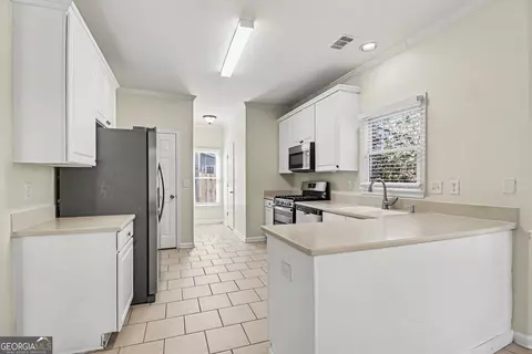Kitchen - 7170 Threadstone Overlook, Duluth, GA 30097 photo 2 of 2