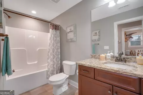 Bath - 933 Ashley Glen Dr, Williamson, GA 30292 photo 2 of 3
