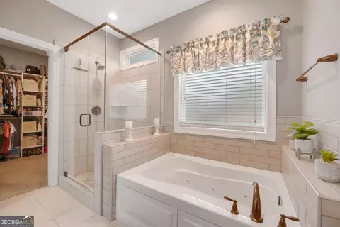 Bath - 933 Ashley Glen Dr, Williamson, GA 30292 photo 1 of 3
