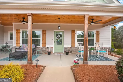 Exterior - 933 Ashley Glen Dr, Williamson, GA 30292 photo 3 of 11