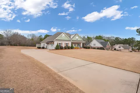 Exterior - 933 Ashley Glen Dr, Williamson, GA 30292 photo 11 of 11