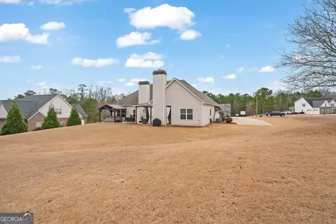 Exterior - 933 Ashley Glen Dr, Williamson, GA 30292 photo 10 of 11