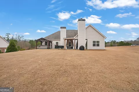 Exterior - 933 Ashley Glen Dr, Williamson, GA 30292 photo 4 of 11
