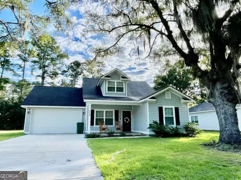 1016 Pine St, Darien, GA 31305
