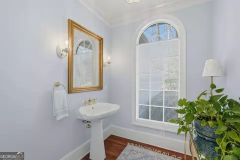 Bath - 9155 Bay Pointe Dr, Gainesville, GA 30506 photo 2 of 4