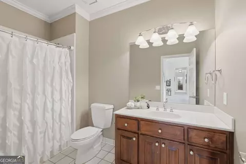 Bath - 9155 Bay Pointe Dr, Gainesville, GA 30506 photo 4 of 4
