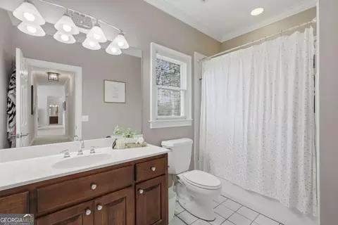 Bath - 9155 Bay Pointe Dr, Gainesville, GA 30506 photo 3 of 4