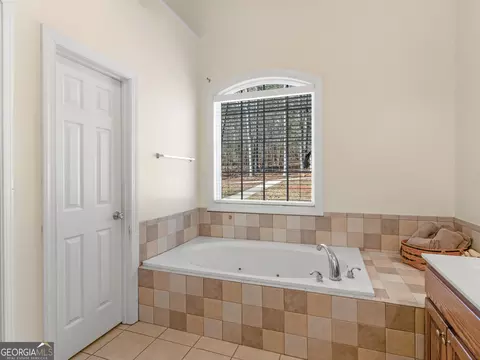 Bath - 355 Parker Rd, Covington, GA 30014 photo 4 of 5
