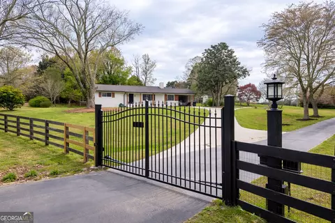 5605 Burke Ln, Gainesville, GA 30506