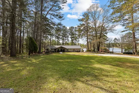 2025 Castle Lake Dr, Tyrone, GA 30290