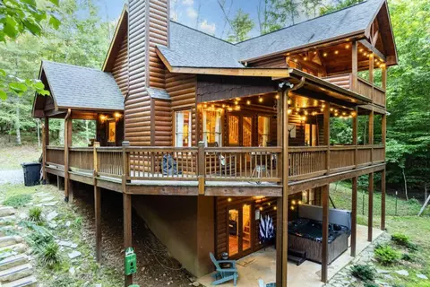 307 Bent Wood Ln, Blue Ridge, GA 30513