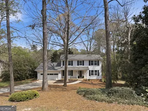 564 Deer Run SW, Lilburn, GA 30047