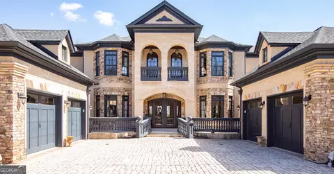 9005 Hayes Dr, Gainesville, GA 30506