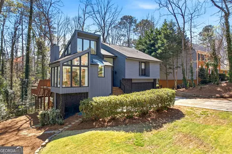 2704 Long Lake Dr NE, Roswell, GA 30075
