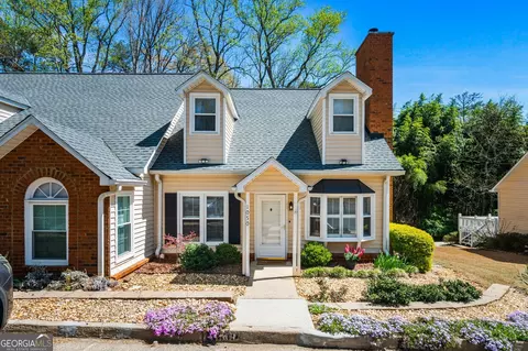 1050 Sasha Ln, Roswell, GA 30075