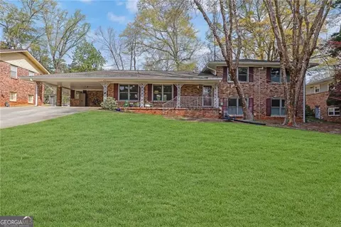 2476 Burnt Leaf Ln, Decatur, GA 30033