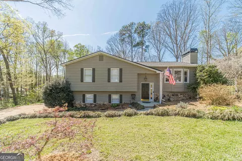 1377 Candlelite Ln, Snellville, GA 30078