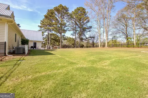 Exterior - 388 Swanson Rd, Tyrone, GA 30290 photo 17 of 21