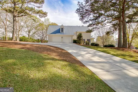 Exterior - 388 Swanson Rd, Tyrone, GA 30290 photo 16 of 21