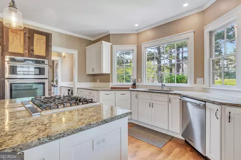 Kitchen - 388 Swanson Rd, Tyrone, GA 30290 photo 4 of 7