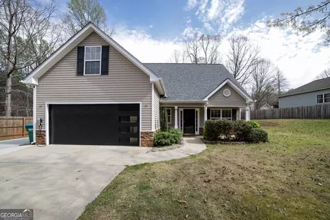 560 Windsong Lake Dr, Commerce, GA 30529