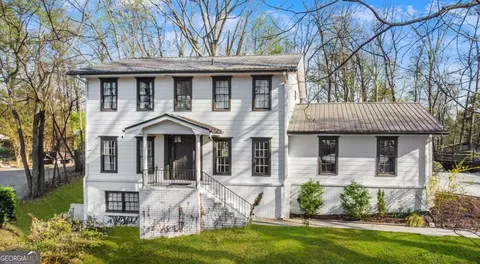 813 Lakeshore Dr, Berkeley Lake, GA 30096