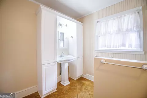 Bath - 239 Hendry Ln, Washington, GA 30673 photo 2 of 2