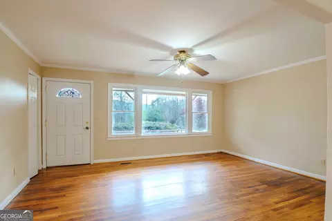 Living - 239 Hendry Ln, Washington, GA 30673 photo 3 of 3