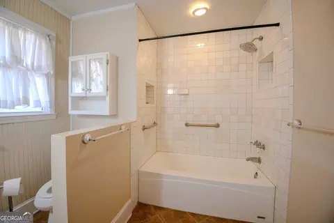 Bath - 239 Hendry Ln, Washington, GA 30673 photo 1 of 2