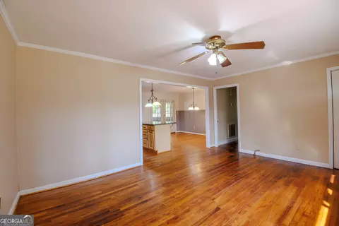 Living - 239 Hendry Ln, Washington, GA 30673 photo 2 of 3