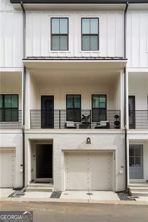 152 Chestnut Cir, Atlanta, GA 30342
