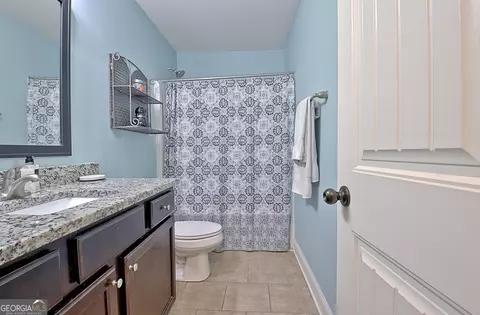 Bath - 96 E Gordon Rd, Newnan, GA 30263 photo 4 of 5