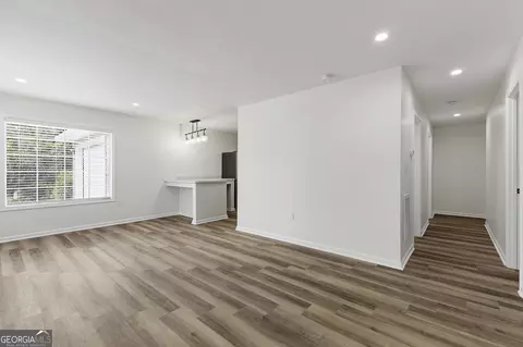 Living - 607 Cornelia Dr, Warner Robins, GA 31088 photo 1 of 3