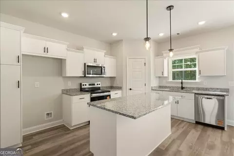 Kitchen - 337 Crosswinds Dr, Rincon, GA 31326 photo 2 of 2