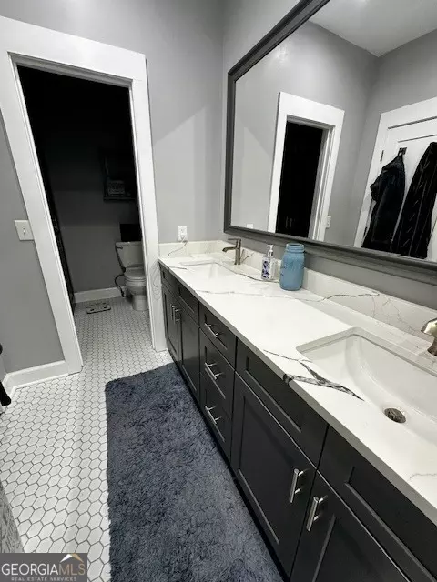 Bath - 110 Thomas Dr, Lagrange, GA 30240 photo 2 of 4