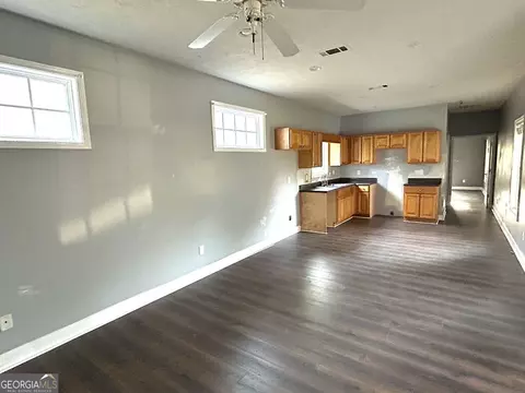 Living - 613 S Lee St, Lagrange, GA 30240 photo 3 of 4