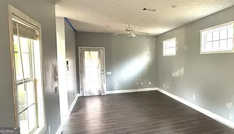 Living - 613 S Lee St, Lagrange, GA 30240 photo 1 of 4