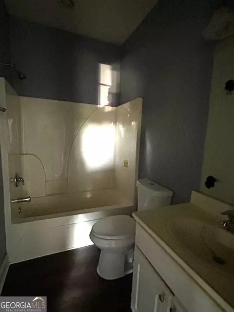 Bath - 613 S Lee St, Lagrange, GA 30240 photo 2 of 2