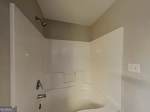 Bath - 3144 Broadleaf Trl #9, Fairburn, GA 30213 photo 1 of 3