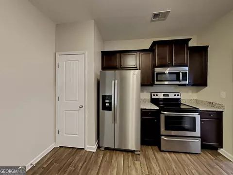 Kitchen - 3144 Broadleaf Trl #9, Fairburn, GA 30213 photo 2 of 3