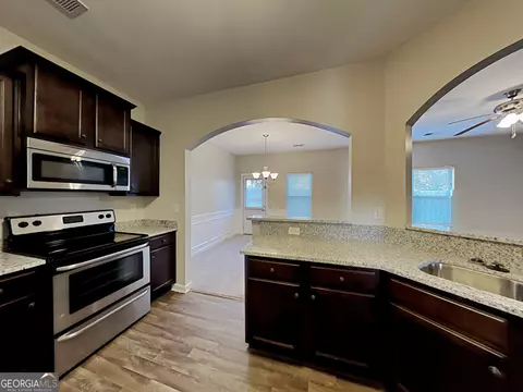 Kitchen - 3144 Broadleaf Trl #9, Fairburn, GA 30213 photo 3 of 3