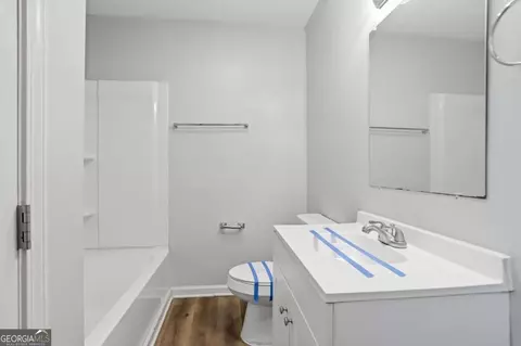 Bath - 714 Reed St, Monroe, GA 30655 photo 2 of 3