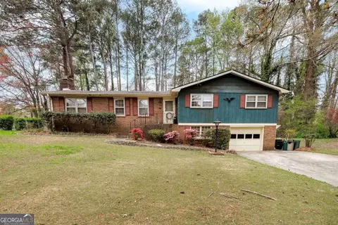 835 Castlewood Dr, Woodstock, GA 30189