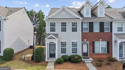 2743 Heathrow Dr, Lawrenceville, GA 30043