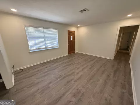 Living - 108 Plum St, Dublin, GA 31021 photo 1 of 9