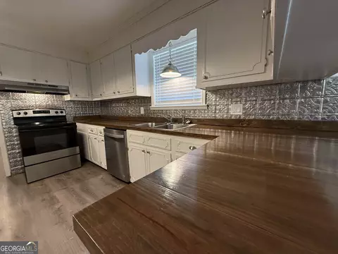 Kitchen - 108 Plum St, Dublin, GA 31021 photo 5 of 5