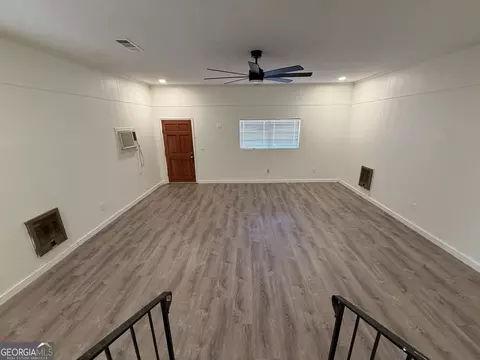 Living - 108 Plum St, Dublin, GA 31021 photo 7 of 9