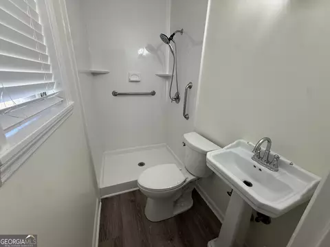 Bath - 108 Plum St, Dublin, GA 31021 photo 2 of 2