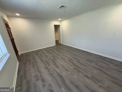 Living - 108 Plum St, Dublin, GA 31021 photo 3 of 9